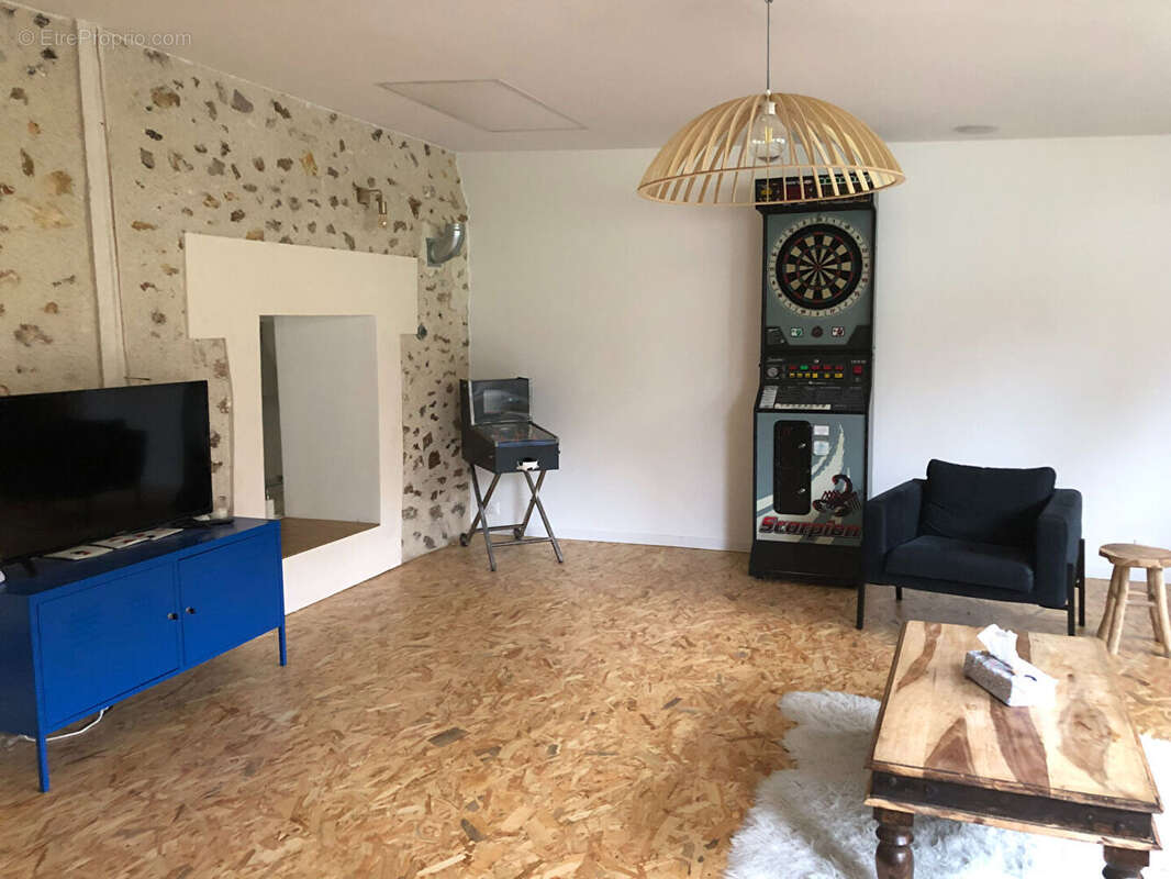 Maison à SAINT-CYR-SUR-MORIN