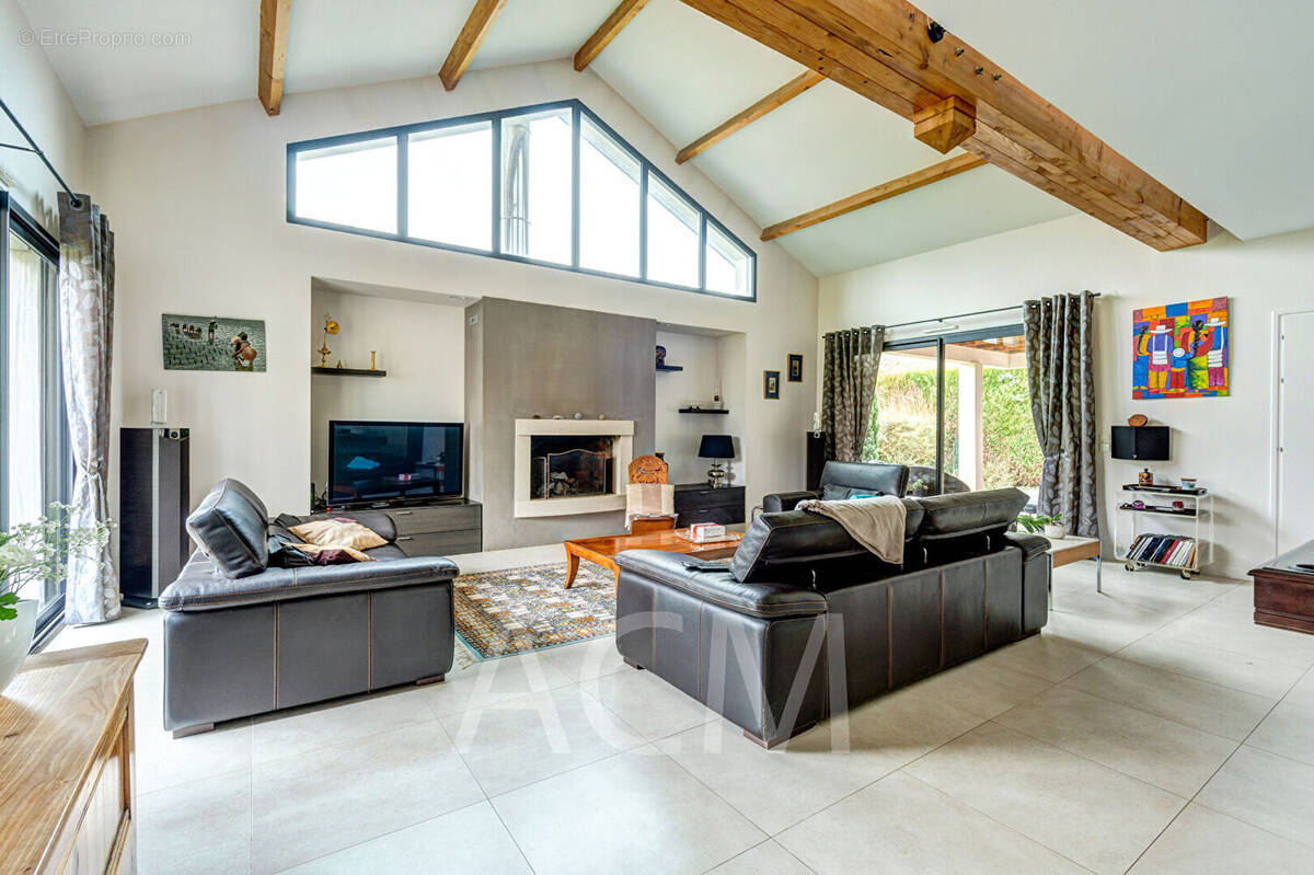 Maison à LE MESNIL-LE-ROI
