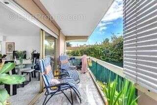 Appartement à VALLAURIS