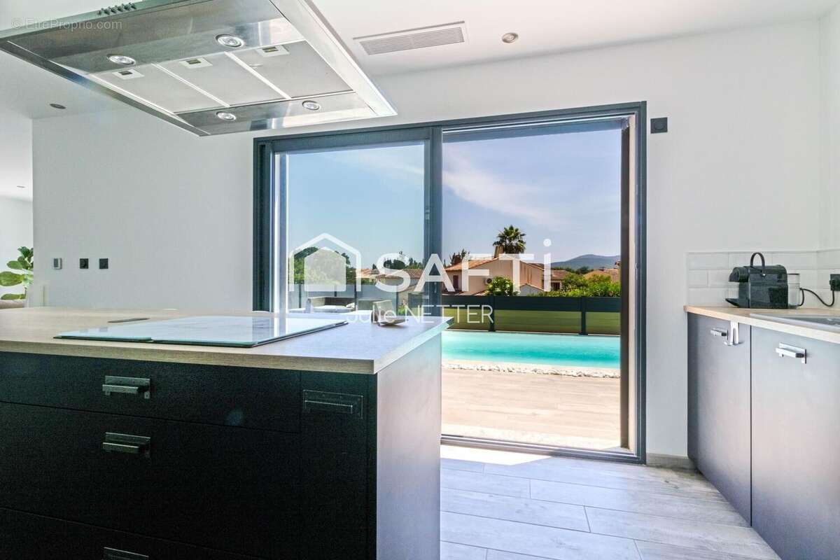 Photo 3 - Maison à ROQUEBRUNE-SUR-ARGENS