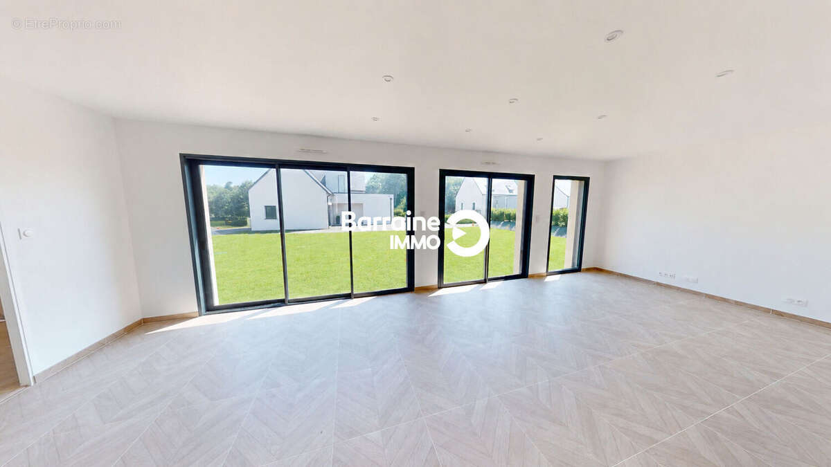 A vendre proche landerneau - tremaouezan maison t6 111m² recente garage jardin - photo 4