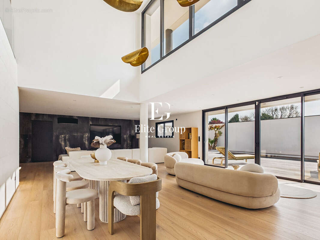 À vendre - villa californienne d'exception - 275 m² - 5 chambres - couloir de nage - 15 min angoulême tgv - photo 3