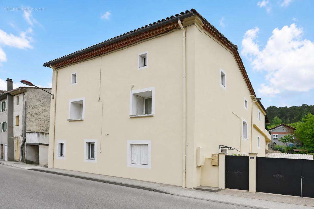 Maison de 7 pièces de 220 m² situé au Martinet - photo 20