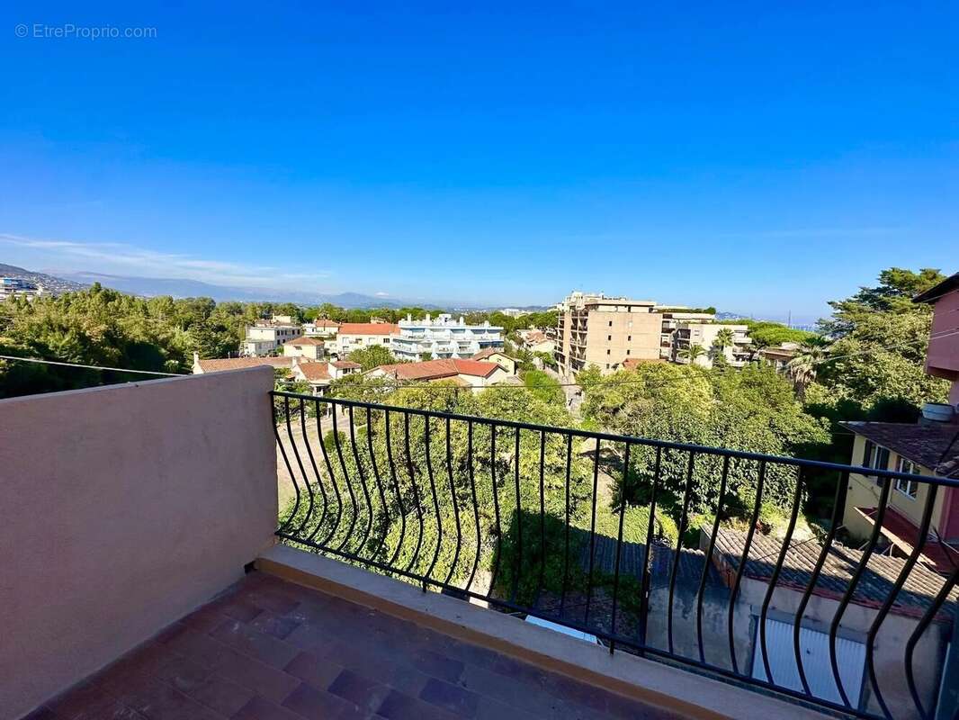 Appartement à MANDELIEU-LA-NAPOULE