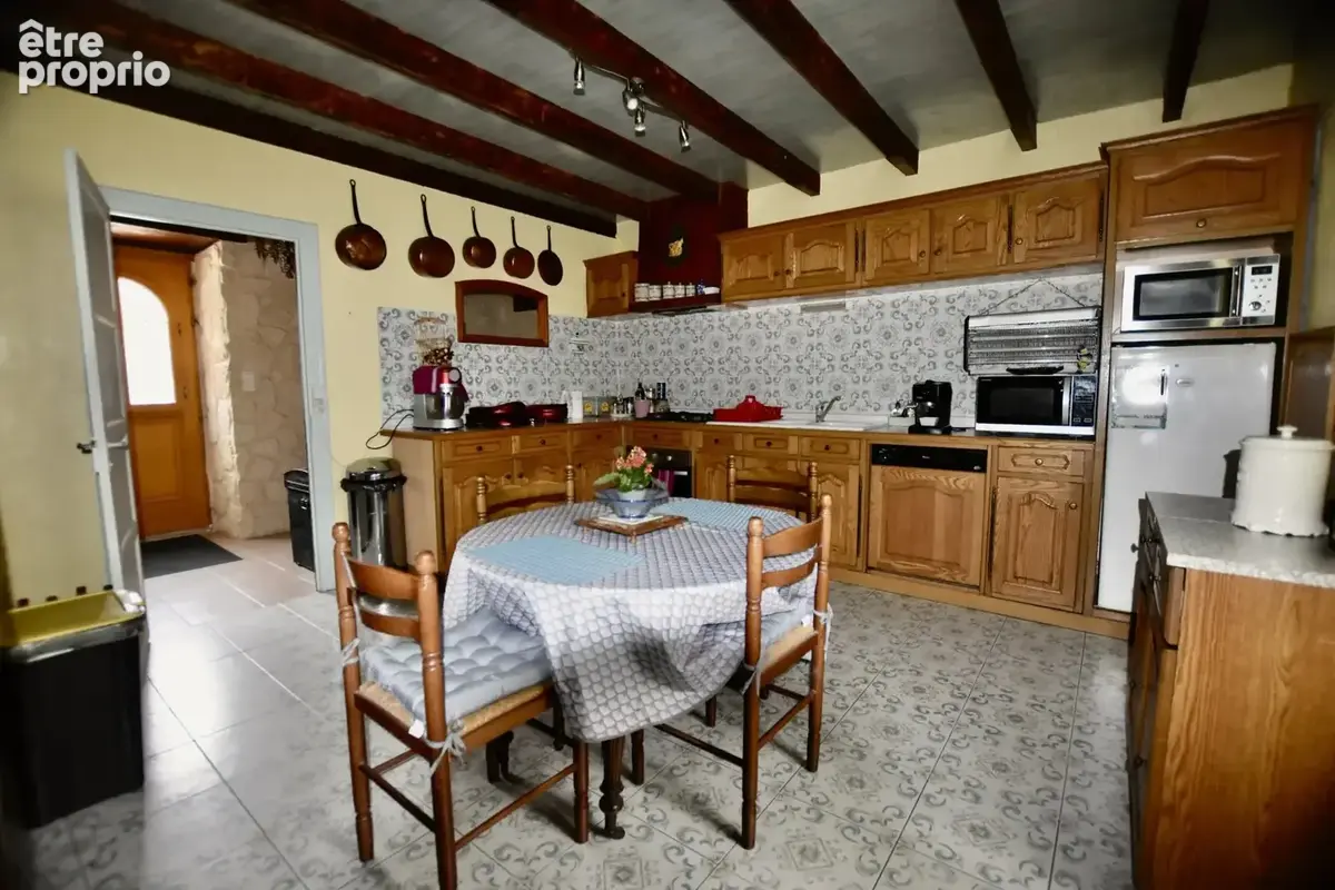 Magifique Longère avec piscine intérieure, 2 maison d'amis et 7 ha de terrain. - photo 3