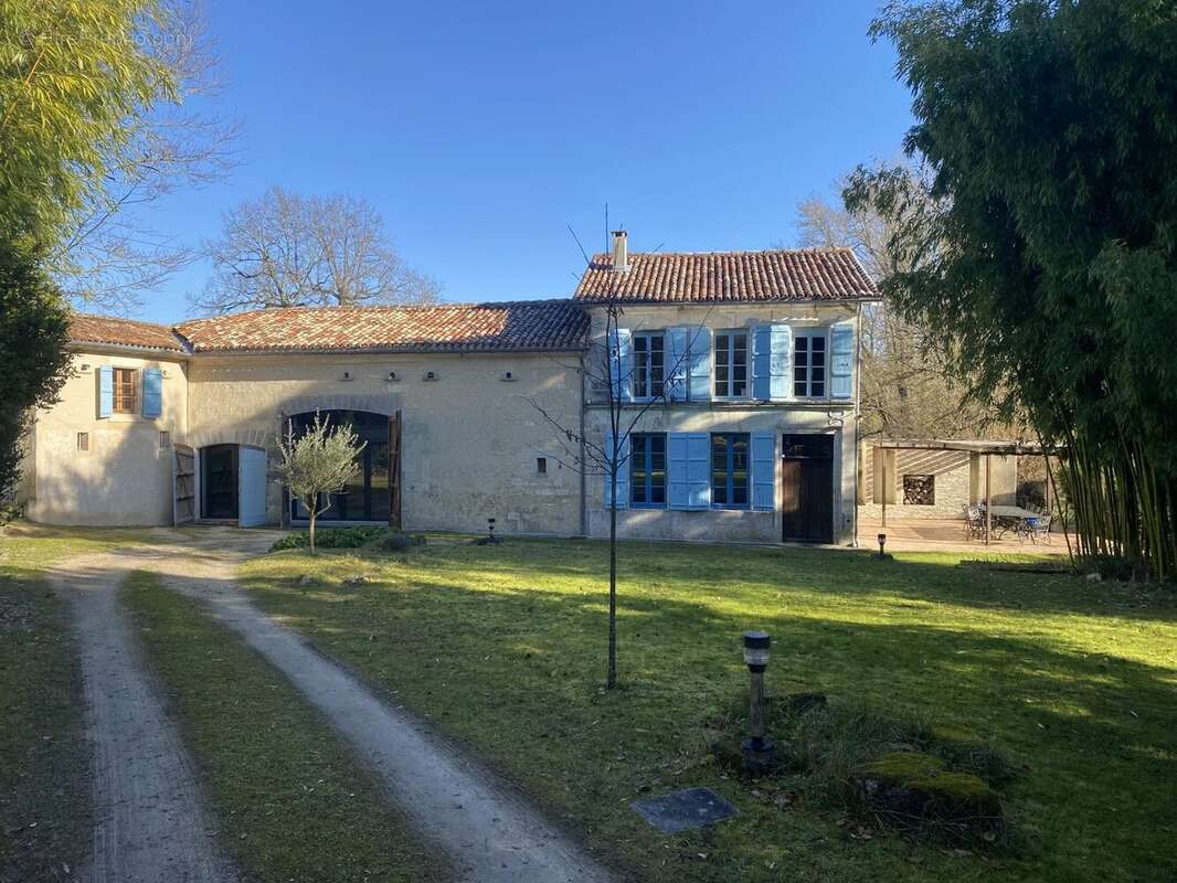 Maison à BARBEZIEUX-SAINT-HILAIRE