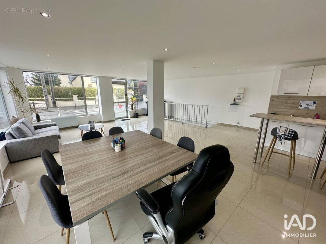 Photo 1 - Commerce à VIRY-CHATILLON