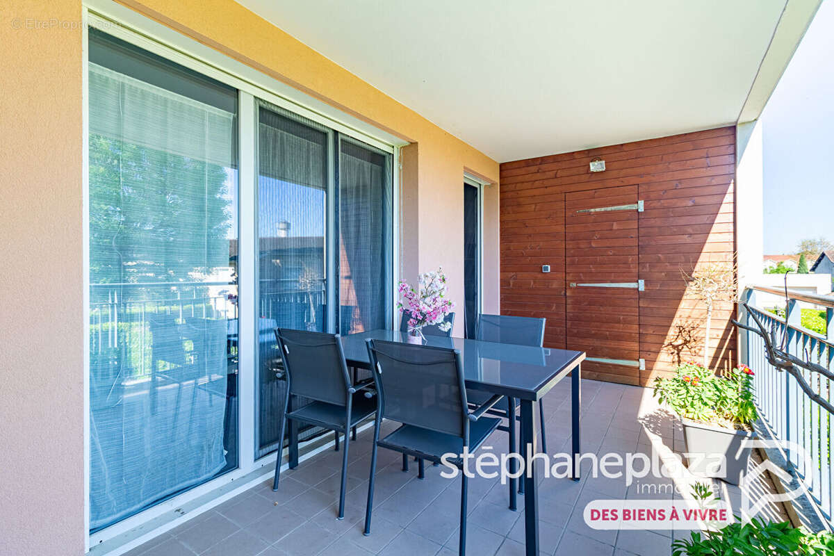 Appartement traversant de 94.5m² - 3 chambres avec 2 BALCONS et DOUBLE GARAGE de 32.5m² - AMBERIEUX-EN-DOMBES - photo 13