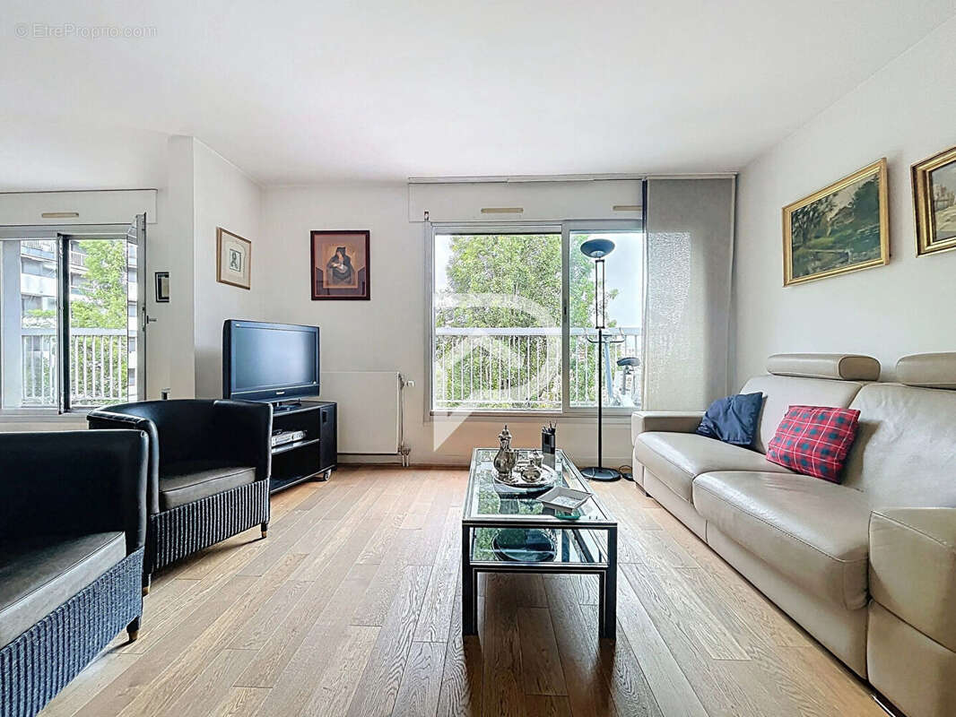 Appartement à COURBEVOIE