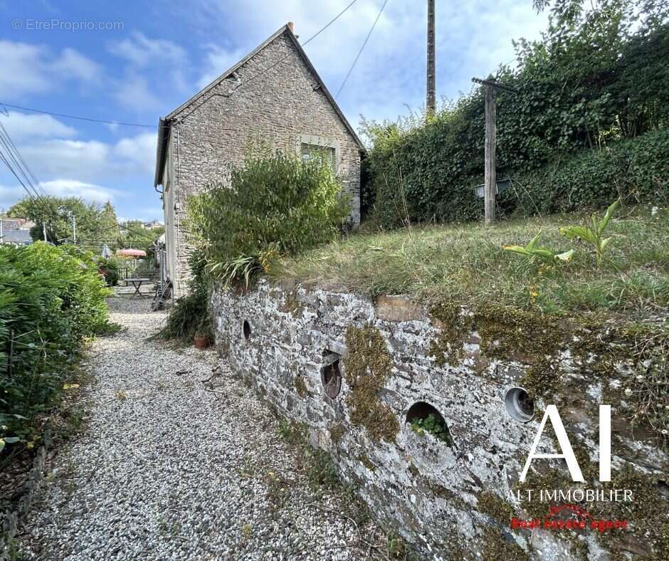 Maison à PONT-D&#039;OUILLY
