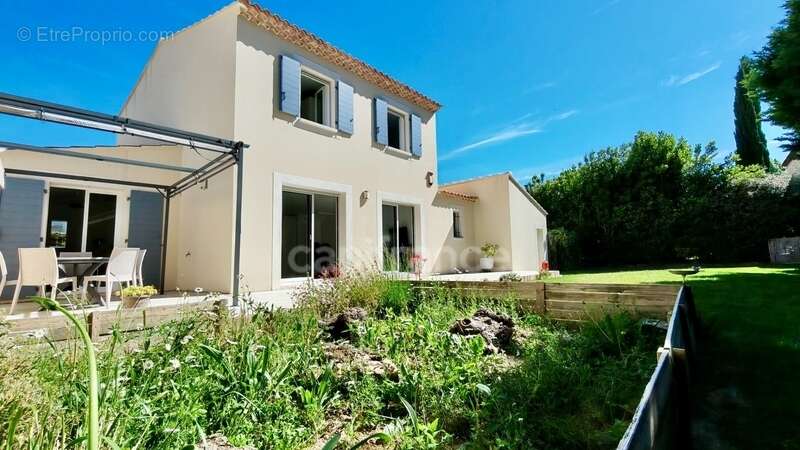 Maison à FONTVIEILLE