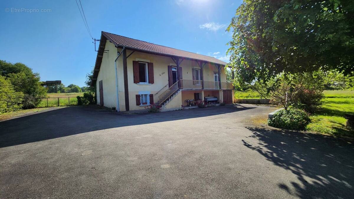 Maison à SAINT-JUNIEN