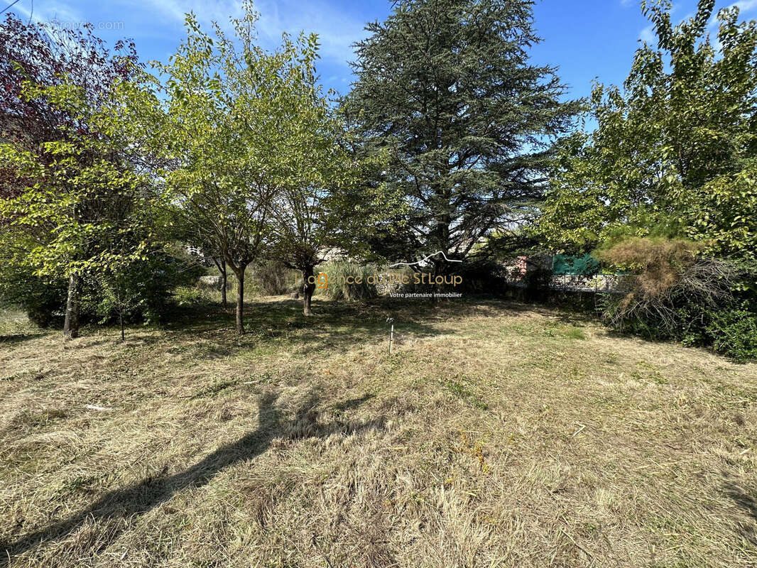 Terrain à SAINT-MARTIN-DE-LONDRES