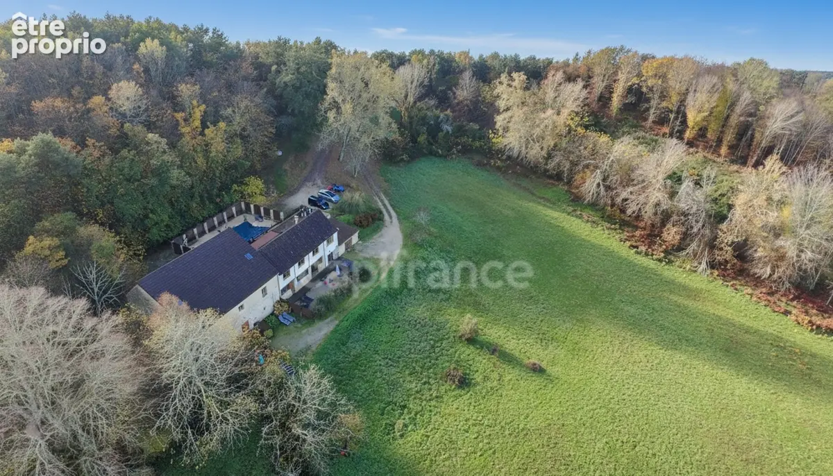 A vendre, maison de 364 m² entourée de plus de 2,5 hectares de terrain à Carsac-Aillac avec 3 gîtes meublés, une maison d'habita - photo 3