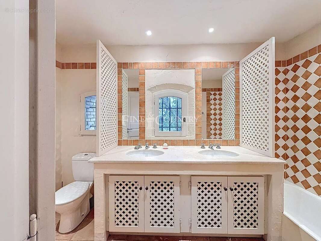 Maison à ROQUEBRUNE-SUR-ARGENS