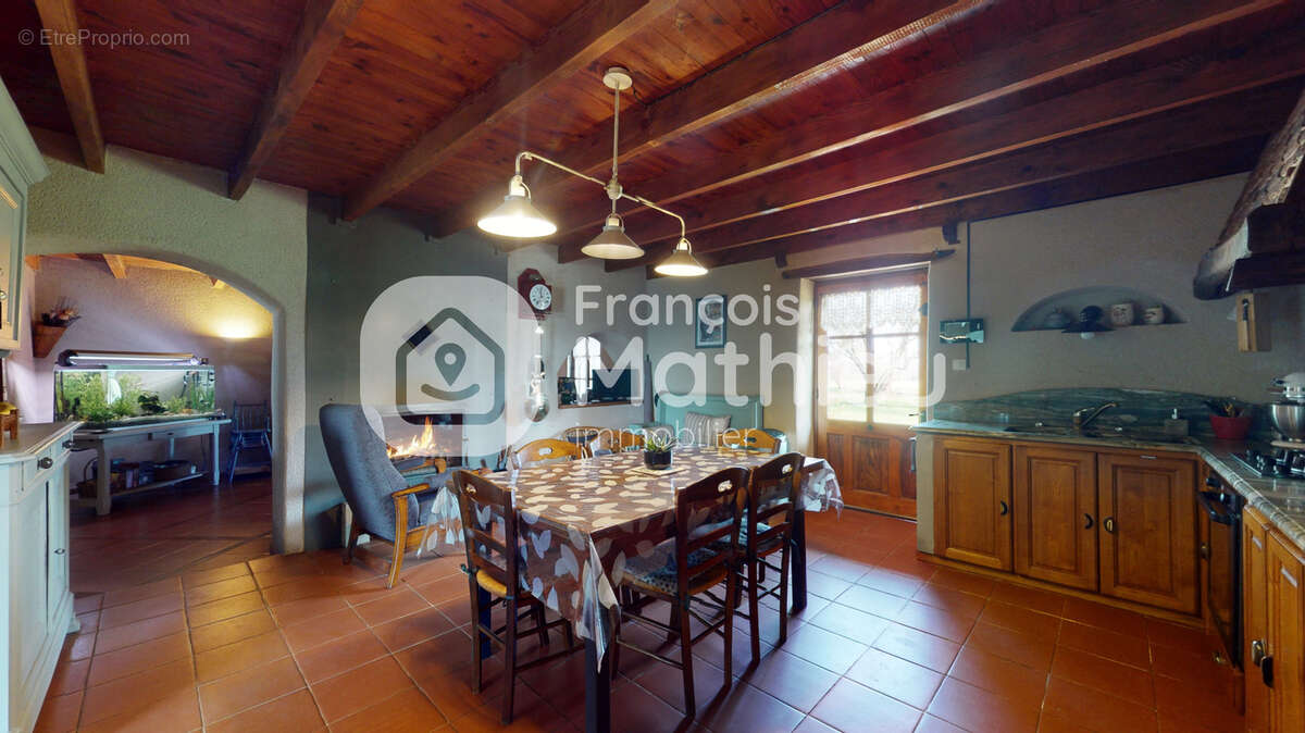 Maison à CHATILLON-SUR-CHALARONNE