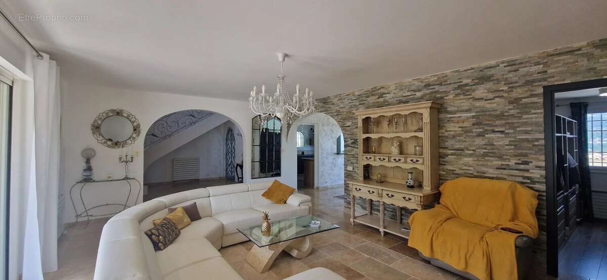 Maison à PEYMEINADE