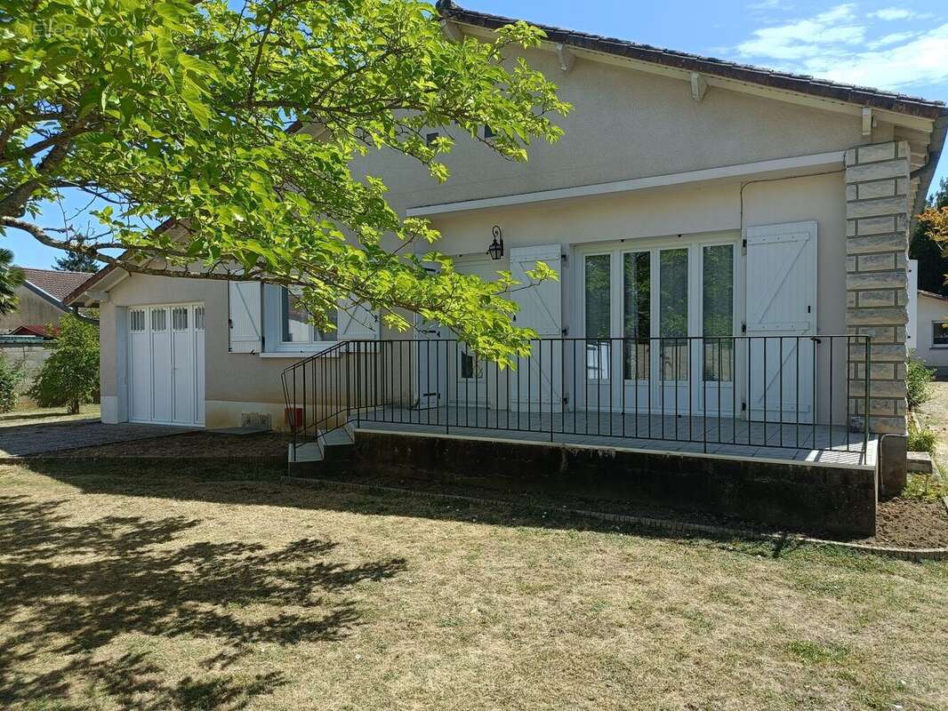 Maison 109 m² à Saint-Julien-L'ars  - photo 3