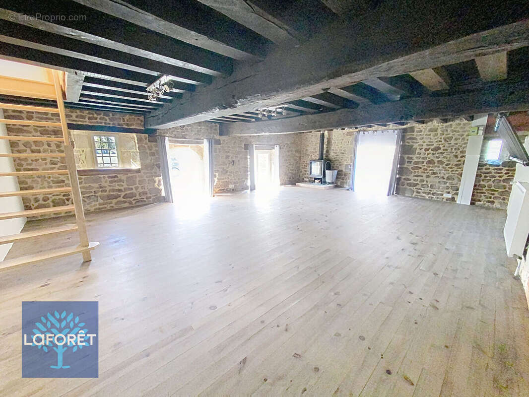 Maison à LA BAZOUGE-DU-DESERT