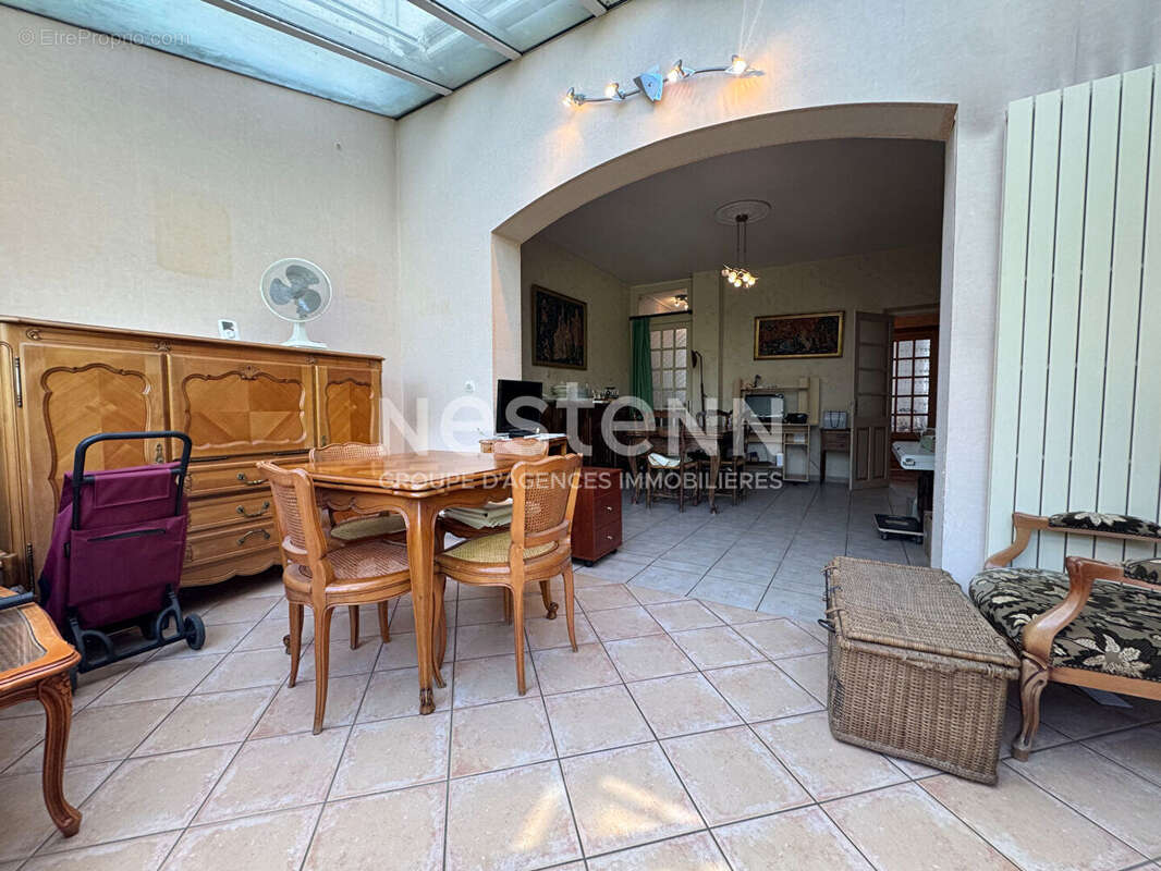 Proche Centre-Ville : Maison de 155m² 4 chambres avec jardin et cave - photo 3