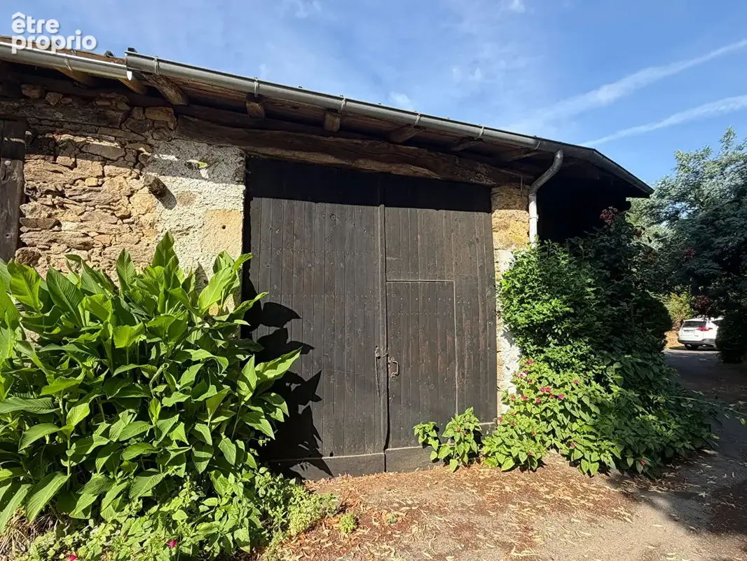 Maison en pierre avec dépendances - photo 2