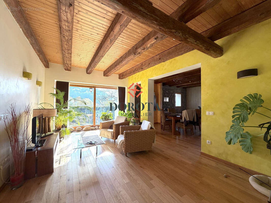 Maison à LA COMBE-DE-LANCEY