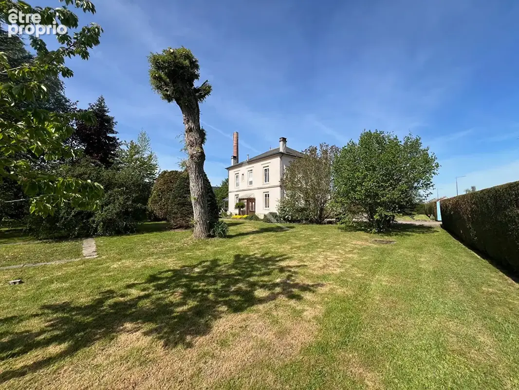 Maison bourgeoise avec dépendances et jardin - photo 4