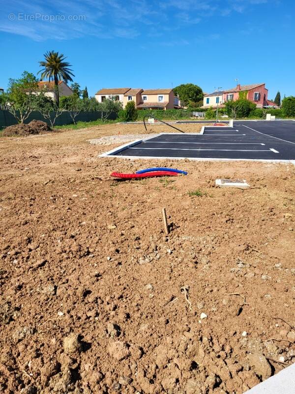 Terrain à LA CRAU