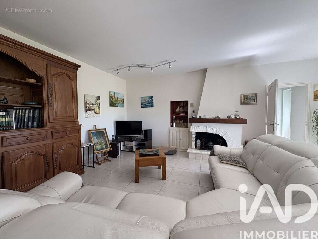 Maison 135 m² à Bourg-Charente  - photo 4