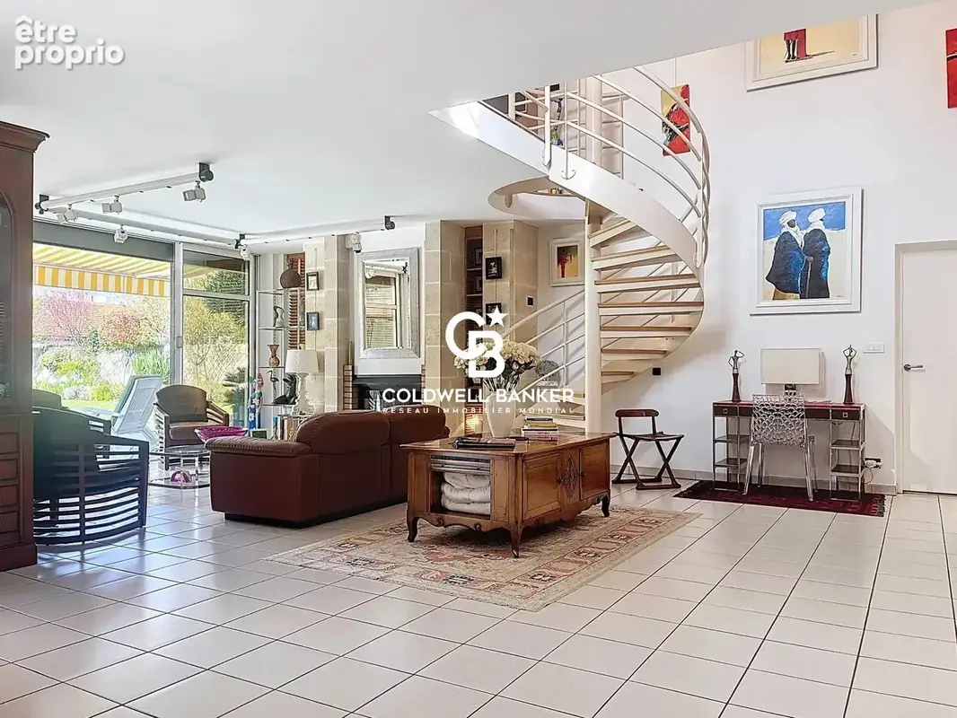 Une Oasis Confidentielle avec Piscine et Garage au Cœur de La Rochelle - photo 2