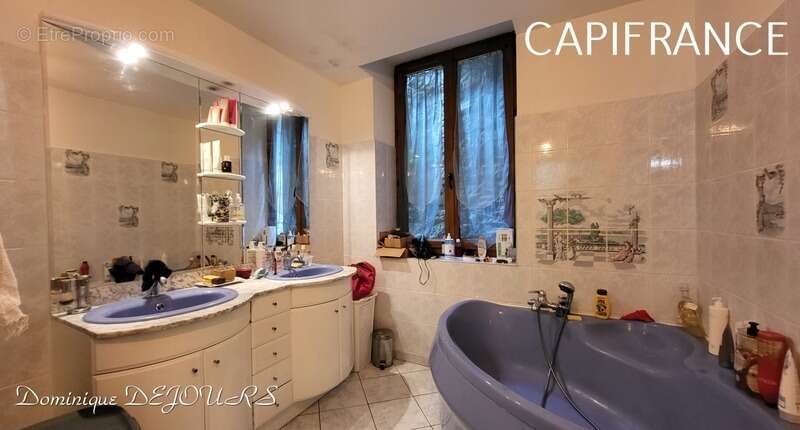 Maison à SAINT-SAUVEUR-DE-MONTAGUT