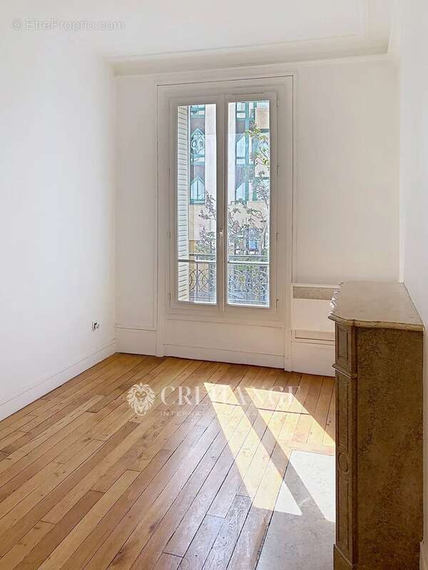 Appartement à PARIS-10E