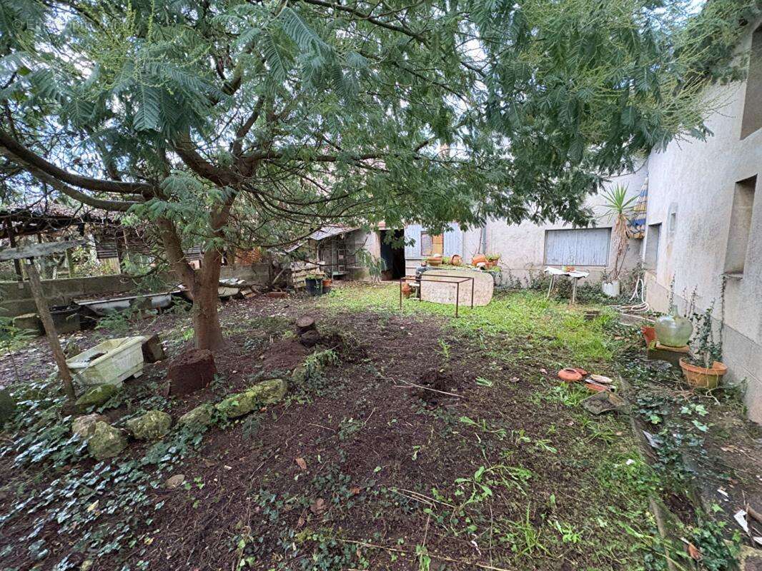 Maison à PESSAC-SUR-DORDOGNE