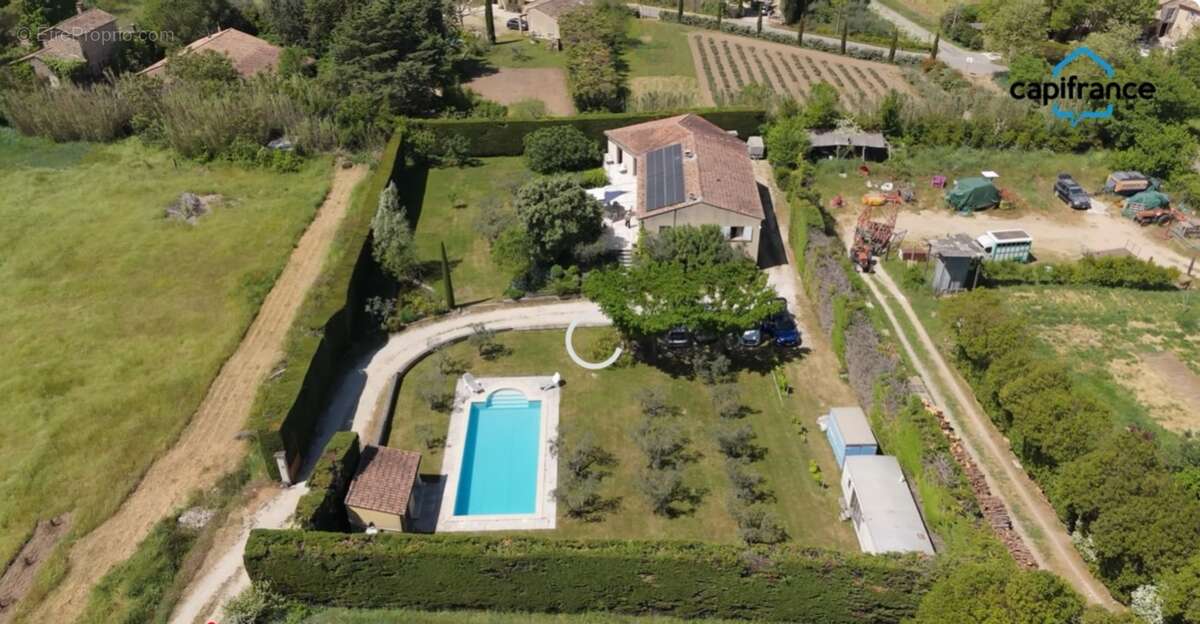 LES TAILLADES, maison individuelle de plain pied  de 210 m2, en campagne,  4 chambres, sur un terrain de 2900 m2 environ, piscin - photo 4