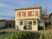 Maison à CHAZELLES-SUR-LYON