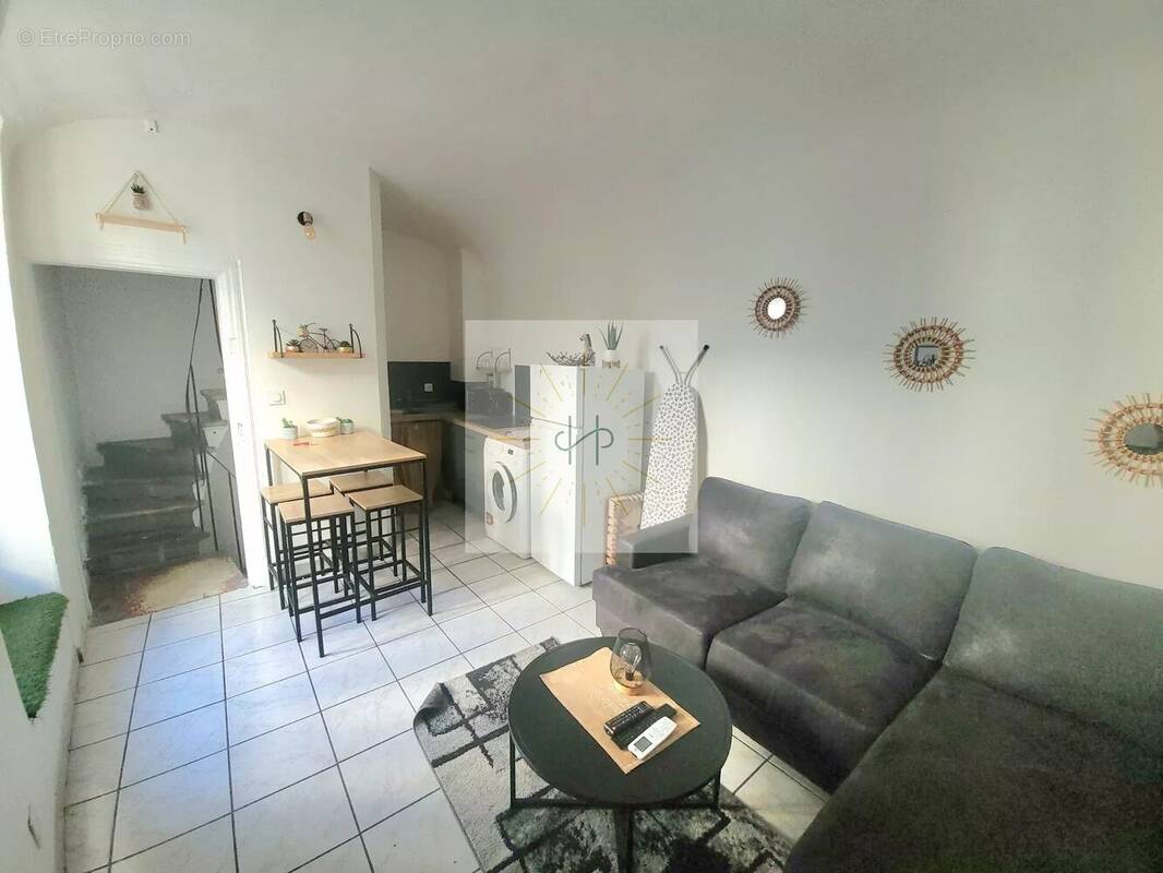Appartement à ROCHEMAURE