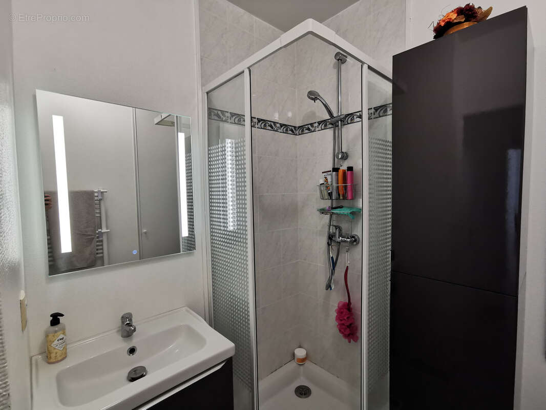 Appartement deux pièces avec balcon, parking et ascenseur dans résidence sécurisée. - photo 8