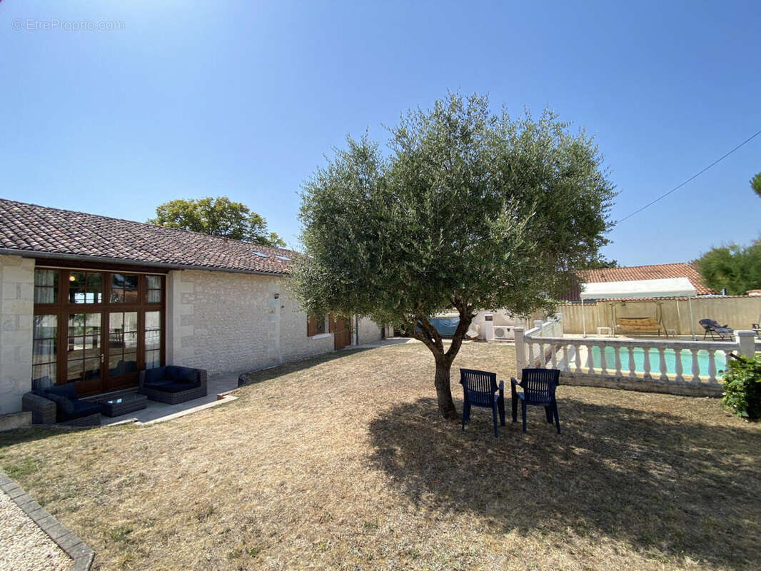 ARRIERE - Maison à CHALAIS