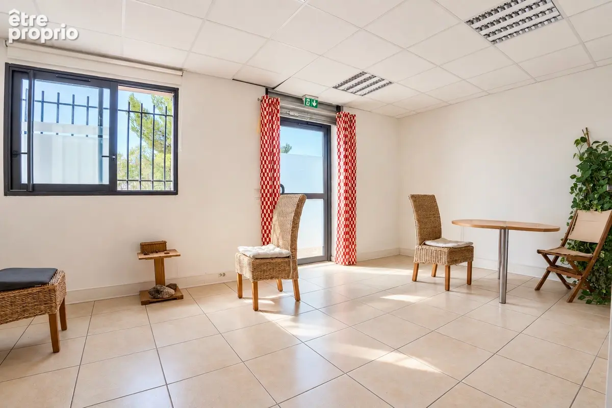 Bureaux - ZA La Jalassiere - Eguilles - 83m2 - photo 6