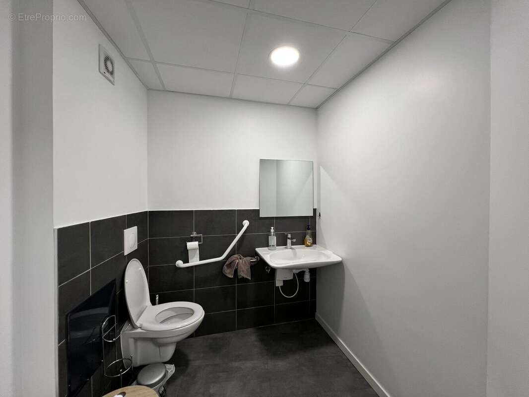 Commerce à PONT-DE-CHERUY