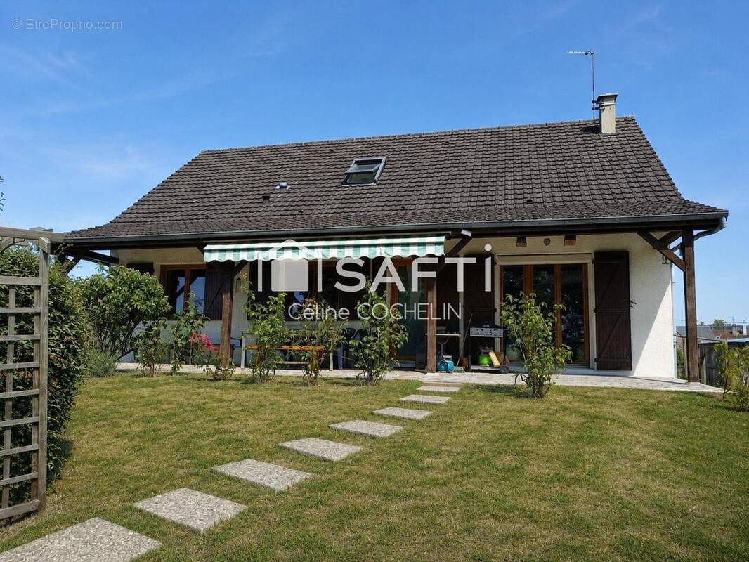 Maison 140 m² à Alluyes  - photo 1
