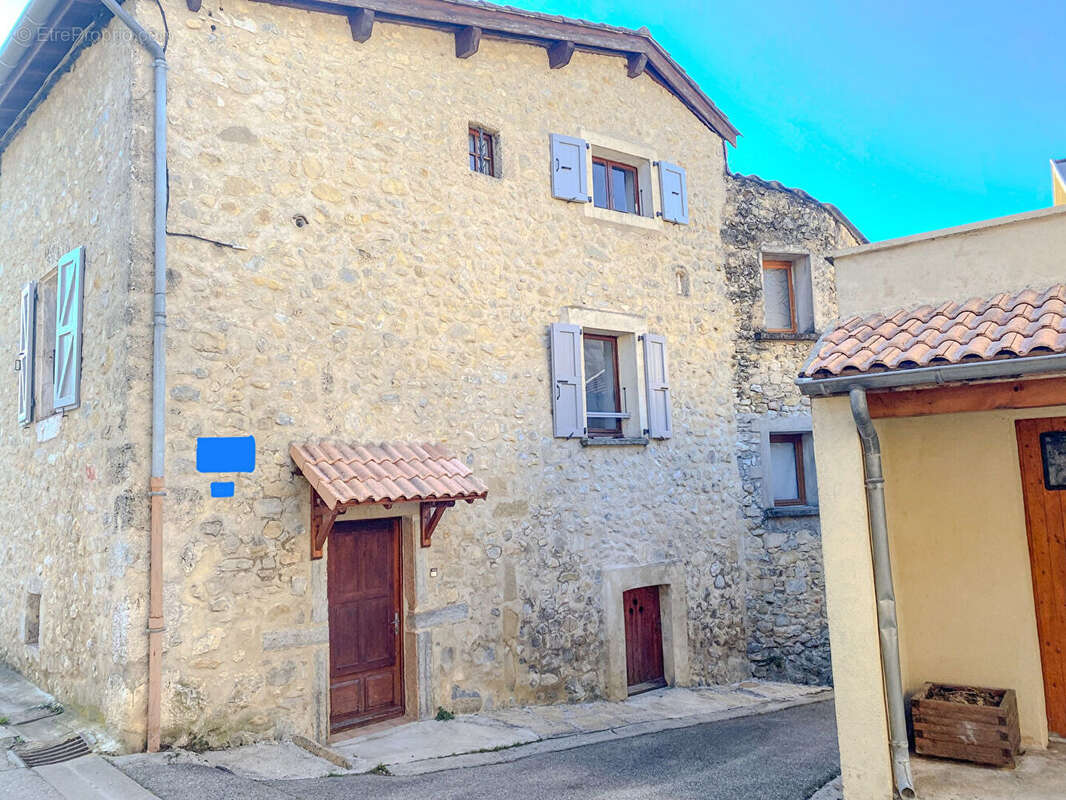 Maison à COMBOVIN