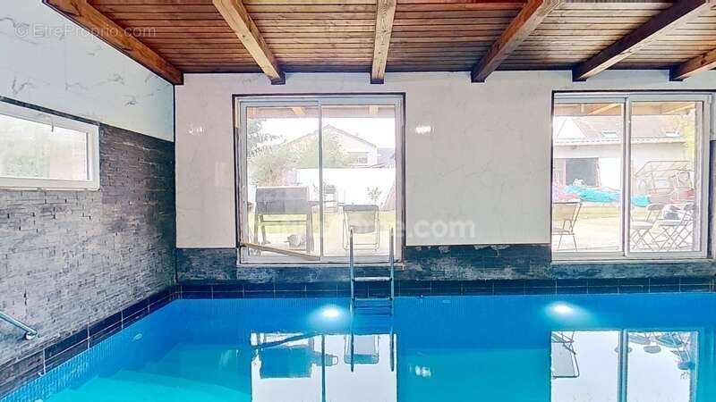 Maison à CHENNEVIERES-SUR-MARNE