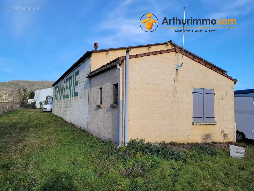 Commerce à LAROQUE-D'OLMES