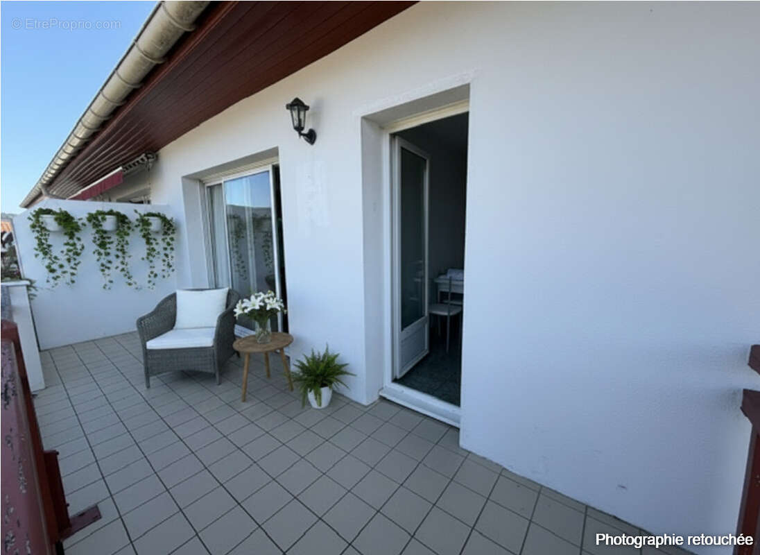 Hendaye T2  avec parking dans une résidence sécurisée avec piscine - photo 4