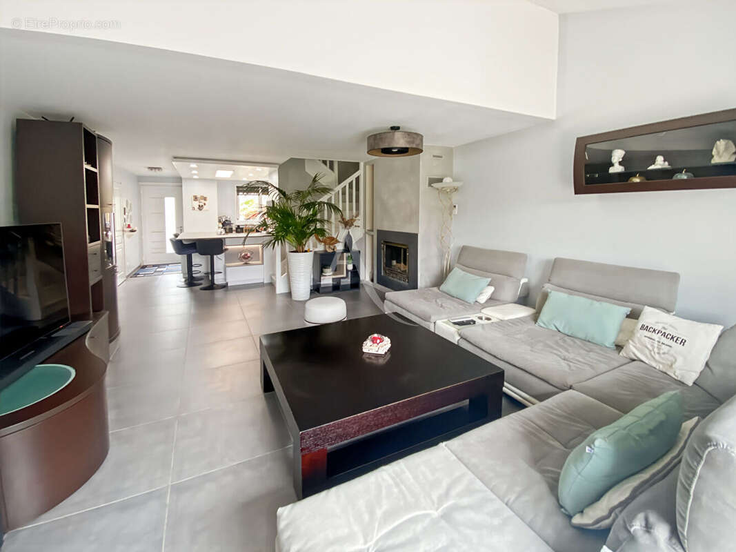 Maison à JOUY-LE-MOUTIER