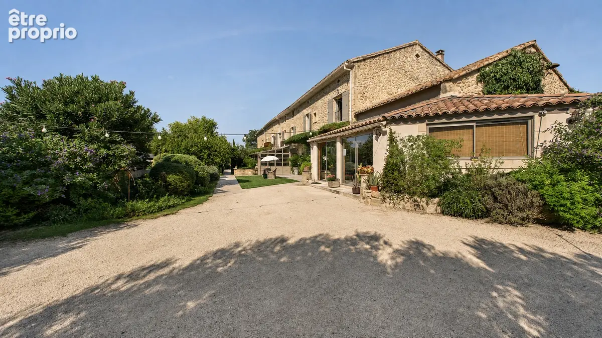 Domaine en pierre de 675 m² avec piscine sur près de 3 ha - Roquemaure - photo 3