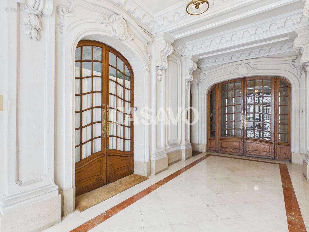 Appartement à PARIS-17E