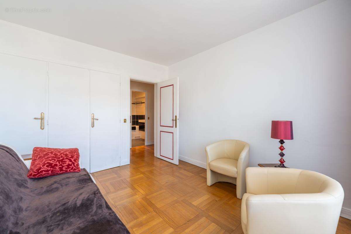 Appartement à VILLE-D'AVRAY