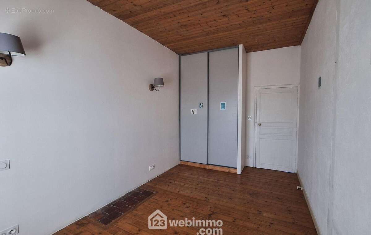 Sur parquet bois